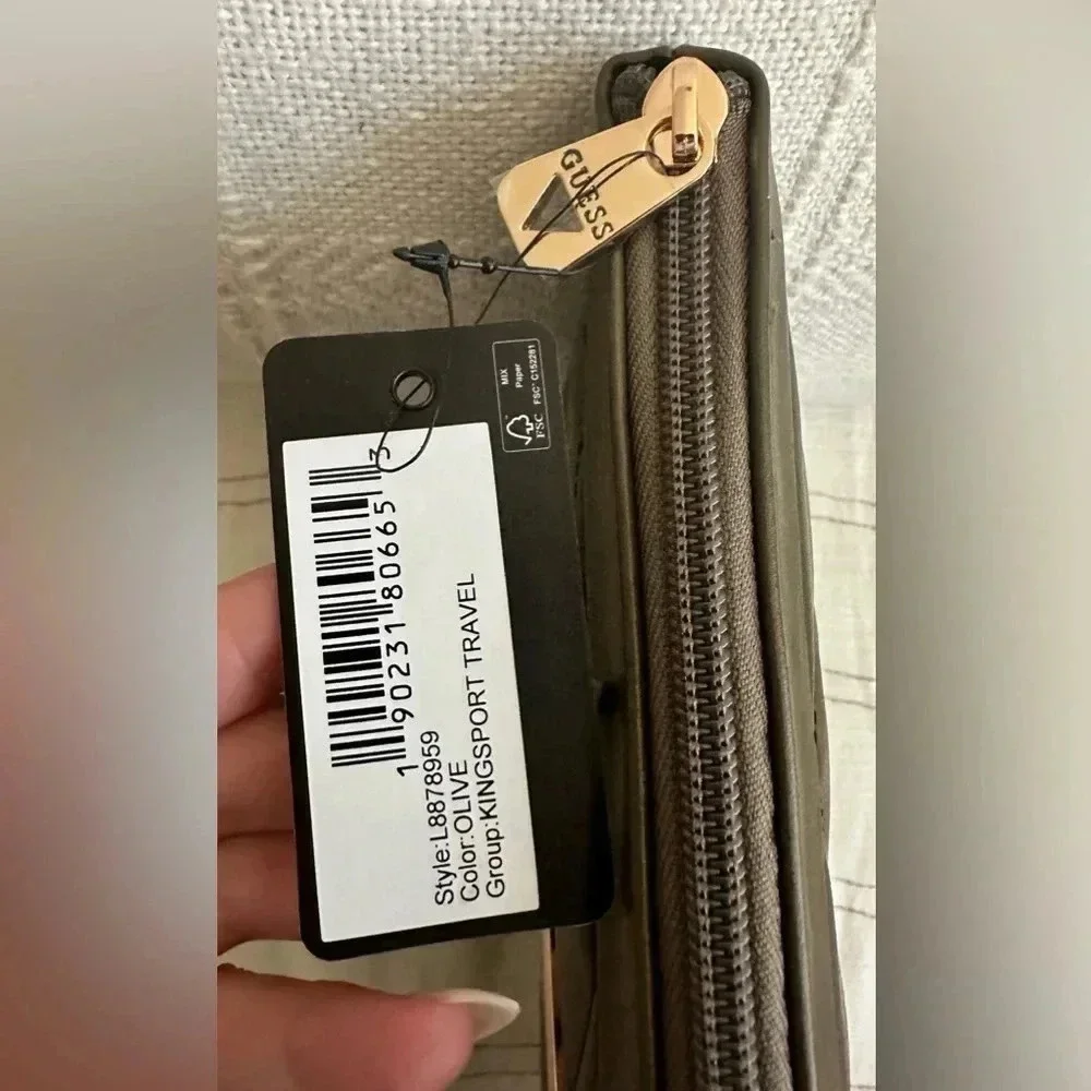 Guess Women Quilted Logo Clutch Bag Faux Leather Olive Kingsport Travel - NWT